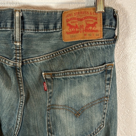 Levi’s 559 Straight Leg Lightly Distressed Jeans Size 32x32 - Picture 4 of 9